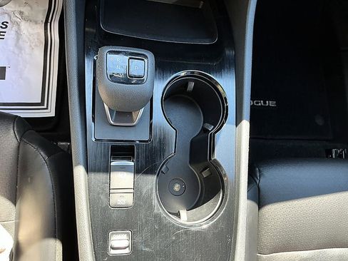 Used 2021 Nissan Rogue SV w/ Premium Package FWD image 19