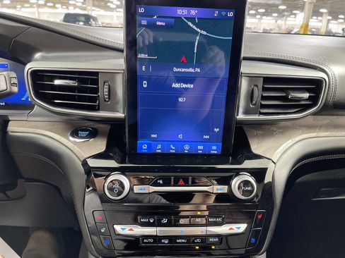 Used 2024 Ford Explorer Platinum w/ Technology Package image 25