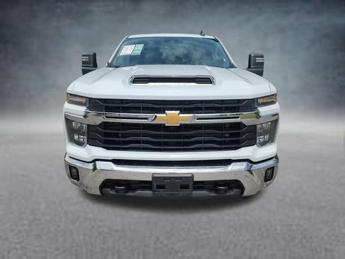 Used 2025 Chevrolet Silverado 2500 LT w/ Convenience Package AWD/4WD image 2