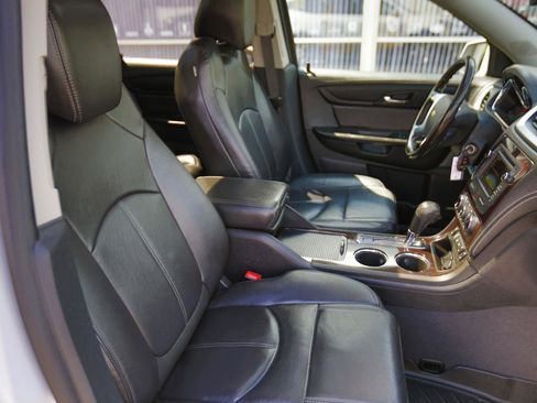 Used 2017 Chevrolet Traverse LT FWD image 25