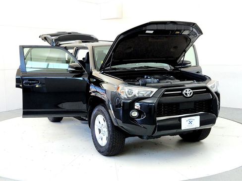 Used 2023 Toyota 4Runner SR5 Premium w/ Moonroof Package AWD/4WD image 9