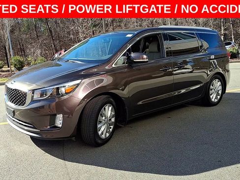 Used 2017 Kia Sedona EX image 4