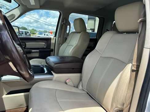 Used 2018 RAM 1500 Laramie w/ Convenience Group AWD/4WD image 31