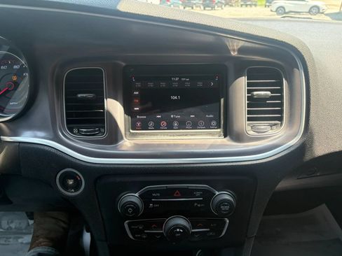 Used 2019 Dodge Charger SXT RWD image 14