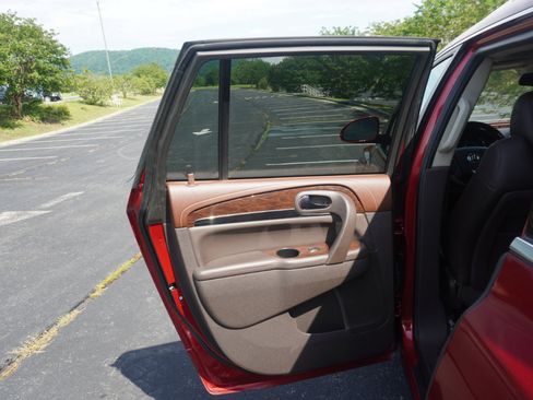 Used 2014 Buick Enclave Leather image 16