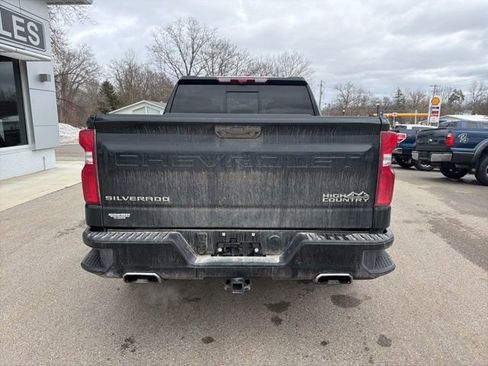 Used 2025 Chevrolet Silverado 1500 High Country w/ High Country Premium Package AWD/4WD image 4