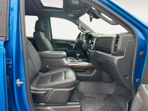 Used 2022 Chevrolet Silverado 1500 LT Trail Boss w/ LT Trail Boss Premium Package AWD/4WD image 11
