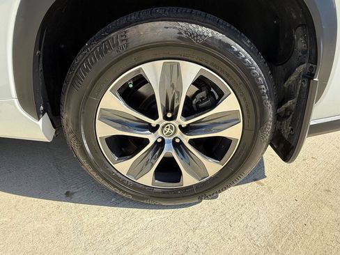 Used 2022 Toyota Highlander XLE image 23