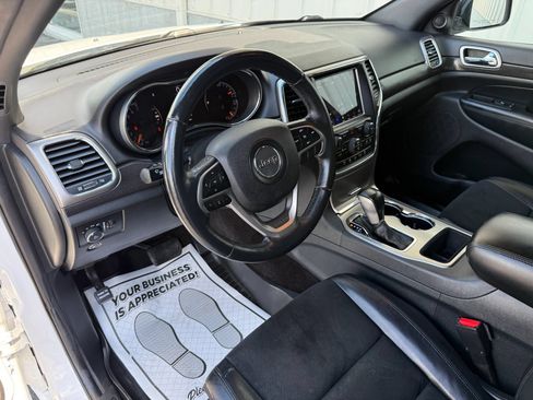 Used 2018 Jeep Grand Cherokee Altitude AWD/4WD image 26