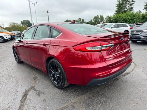 Used 2019 Ford Fusion SE w/ Equipment Group 151A FWD image 3