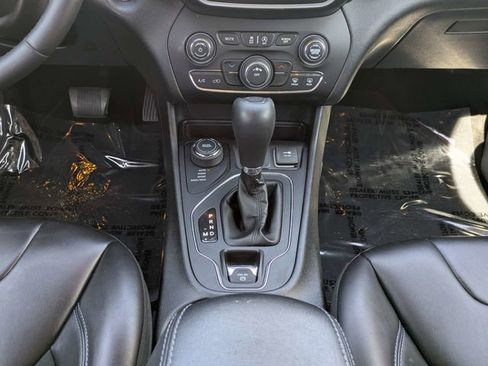 Used 2019 Jeep Cherokee Latitude Plus image 19