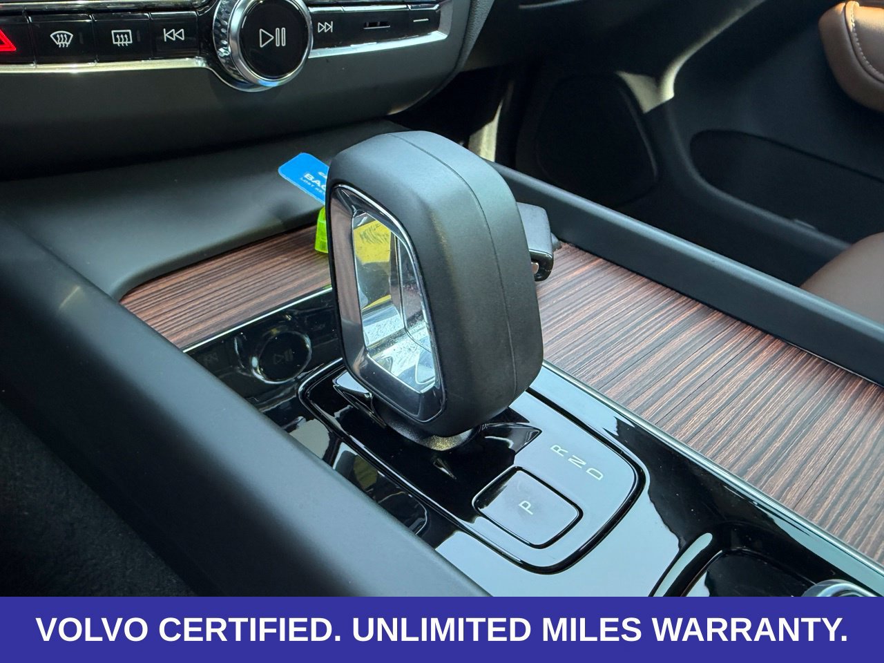 Certified 2024 Volvo XC60 T8 Plus w/ Protection Package Premier AWD/4WD image 23