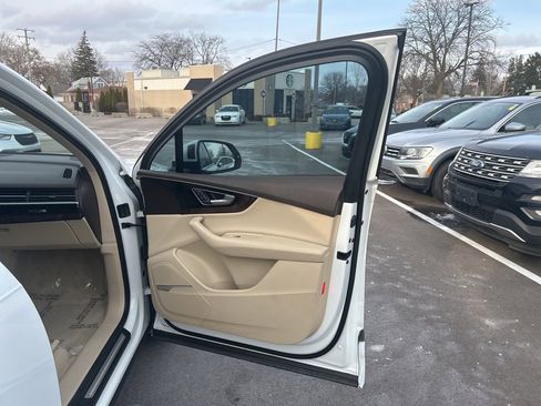 Used 2017 Audi Q7 3.0T Premium Plus w/ Premium Plus Package image 17