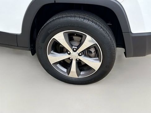 Used 2020 Jeep Cherokee Limited image 29