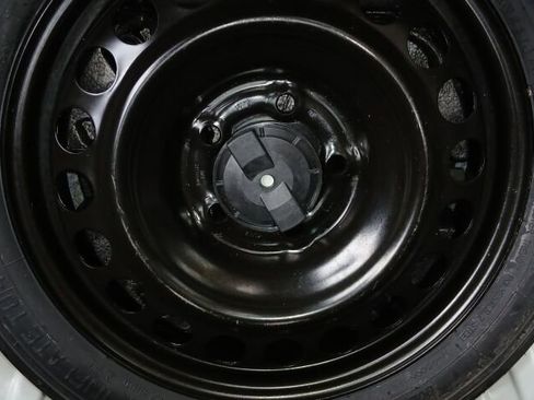 Used 2021 Chevrolet Equinox LS w/ LPO, Blackout Package image 14