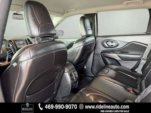Used 2019 Jeep Cherokee Latitude Plus FWD image 16