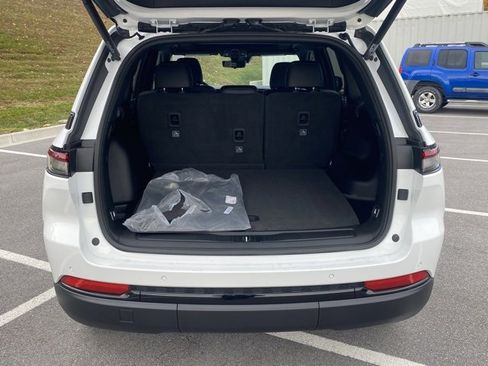 New 2025 Jeep Grand Cherokee Limited image 7