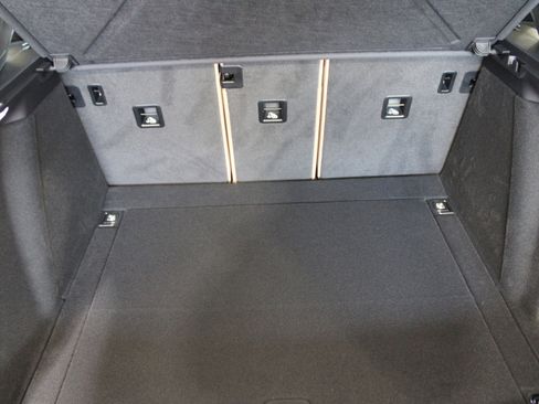 New 2026 Porsche Macan AWD/4WD image 36