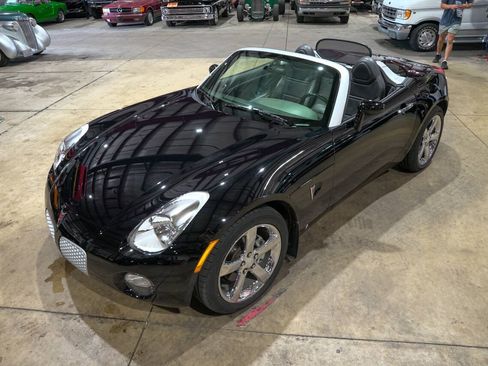 Used 2006 Pontiac Solstice Convertible w/ Premium Package RWD image 15