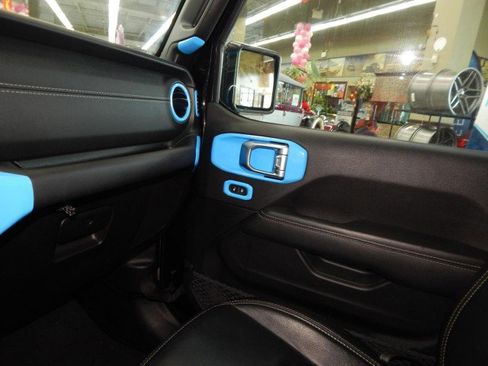 Used 2023 Jeep Wrangler Unlimited Sahara w/ Cold Weather Group image 33