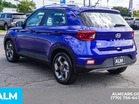 Used 2024 Hyundai Venue SEL FWD image 7