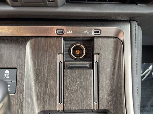 Used 2024 Lexus GX 550 w/ Accessory Package (31) AWD/4WD image 26