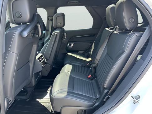 Certified 2025 Land Rover Discovery S AWD/4WD image 32