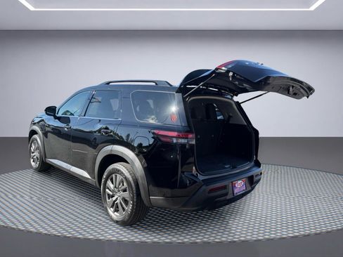 Used 2022 Nissan Pathfinder SV AWD/4WD image 7
