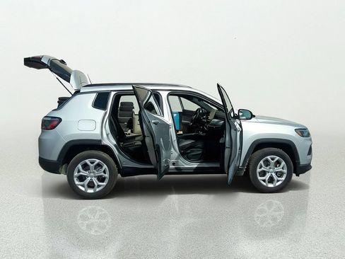 Used 2024 Jeep Compass Latitude AWD/4WD image 14