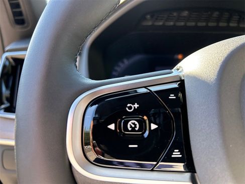 New 2026 Volvo XC90 B6 Plus w/ Protection Package Premier image 13