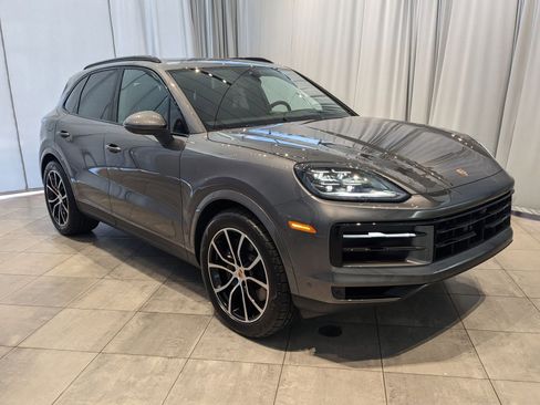 Certified 2025 Porsche Cayenne image 7