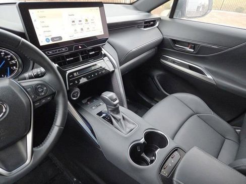 Used 2023 Toyota Venza XLE image 34