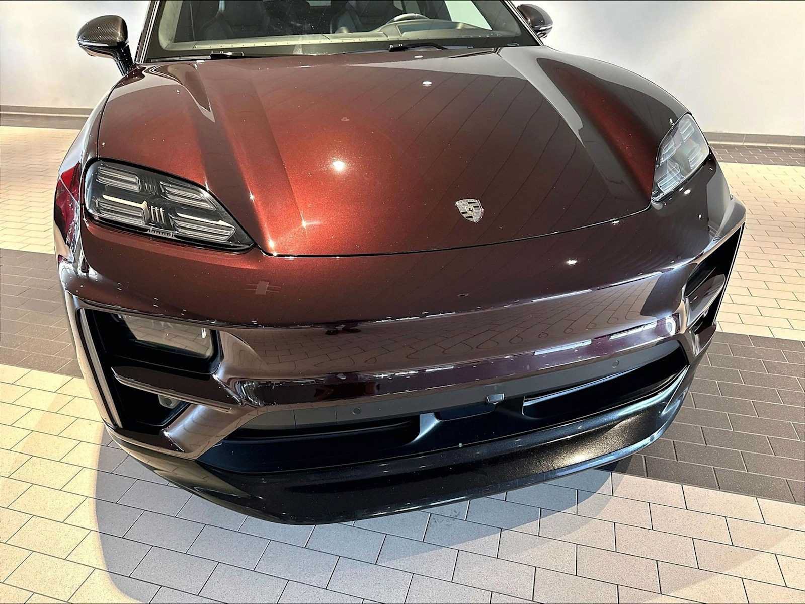 Used 2024 Porsche Macan Turbo Electric AWD/4WD image 32