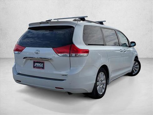 Used 2011 Toyota Sienna Limited image 5