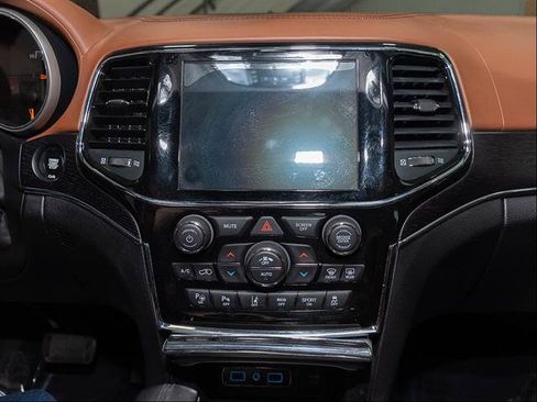 Used 2020 Jeep Grand Cherokee Summit AWD/4WD image 14