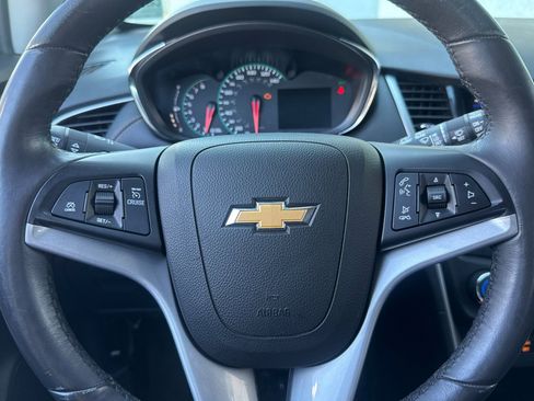 Used 2021 Chevrolet Trax LT w/ Driver Confidence Package FWD image 36