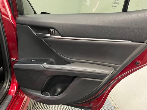 Used 2018 Toyota Camry XSE FWD image 18