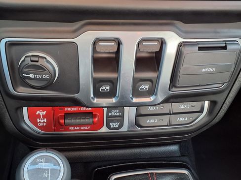 Used 2023 Jeep Wrangler Rubicon AWD/4WD image 16