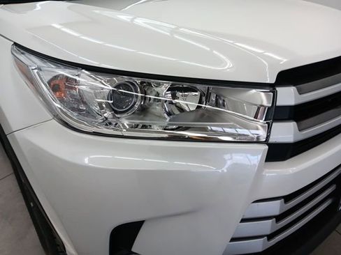 Used 2019 Toyota Highlander XLE image 4