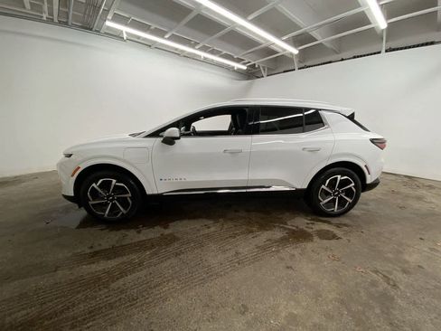 Used 2025 Chevrolet Equinox EV LT w/ Convenience Package image 3