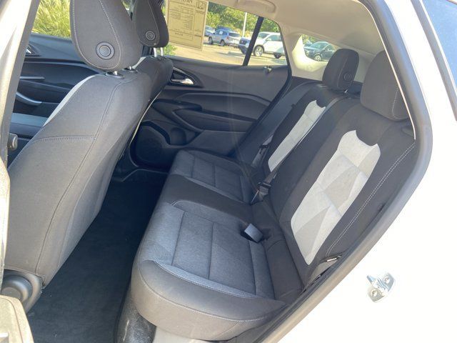 Used 2025 Chevrolet Trax LS w/ LS Convenience Package FWD image 16