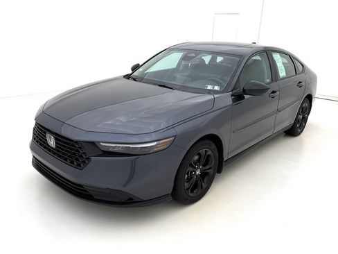 Used 2025 Honda Accord SE image 6