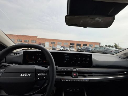 Used 2025 Kia K4 FWD image 31