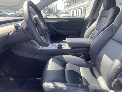 Used 2023 Tesla Model Y Long Range AWD/4WD image 18