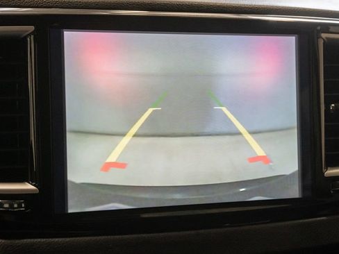 Used 2023 Chrysler Pacifica Touring-L FWD image 18