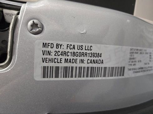 Used 2024 Chrysler Pacifica Touring-L image 35