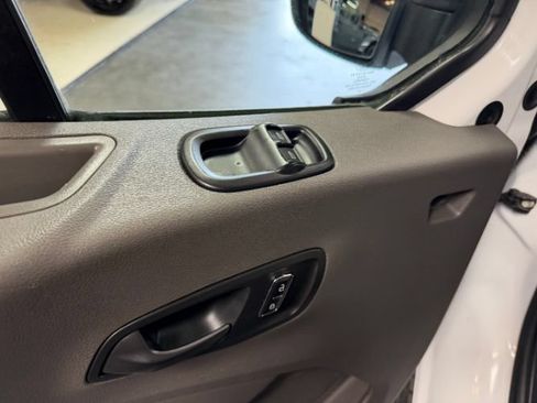 Used 2022 Ford Transit 350 DRW RWD image 9