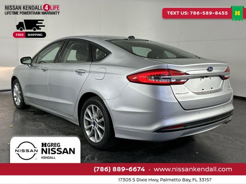 Used 2017 Ford Fusion SE w/ Fusion SE Technology Package image 8