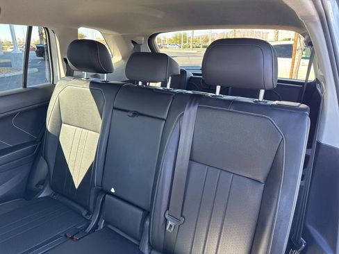 Used 2023 Volkswagen Tiguan SE image 18