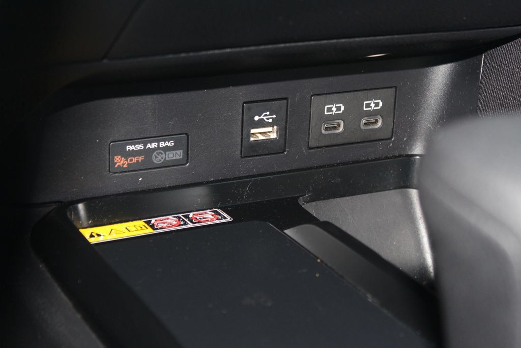 Used 2025 Toyota Camry LE FWD image 27